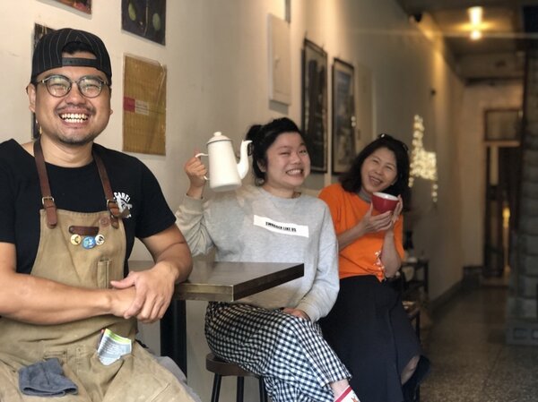 嘉義市「MIMICO CAFE 秘密客咖啡館」也是以老屋作為築夢基地，雖不是舊屋力個案，但文化局長林青萍對年輕人的創業巧思相當肯定，上門消費以行動支持。記者王慧瑛／攝影 