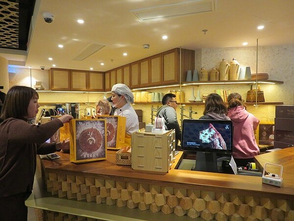 經過十天試營運後,上海「吳寶春麥坊」18日正式營業。特派記者林則宏/攝影