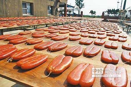 台灣地理環境產出的烏魚子,外觀亮麗、具橙黃透感,是相當誘人的下酒小品。(本報資料照)