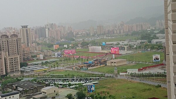 「2019年首季房屋趨勢前瞻報告」指出，明年房市在「三高」壓力下，全年交易量能僅約28~29萬棟、與今年持平。記者陳美玲／攝影