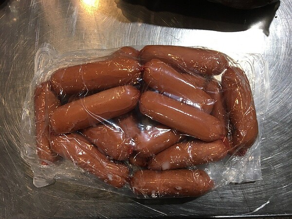 桃園機場再度查獲旅客違法自大陸攜帶豬肉製品回台,遭罰20萬元。 圖/關務署台北關提供