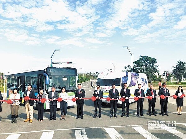 水湳智慧城自駕巴士試運行,提供民眾免費試乘。(盧金足翻攝)