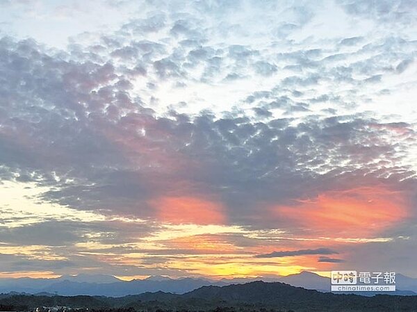 山上豐德里舊178線有處賞日出祕境，視野絕佳。（李其樺翻攝）