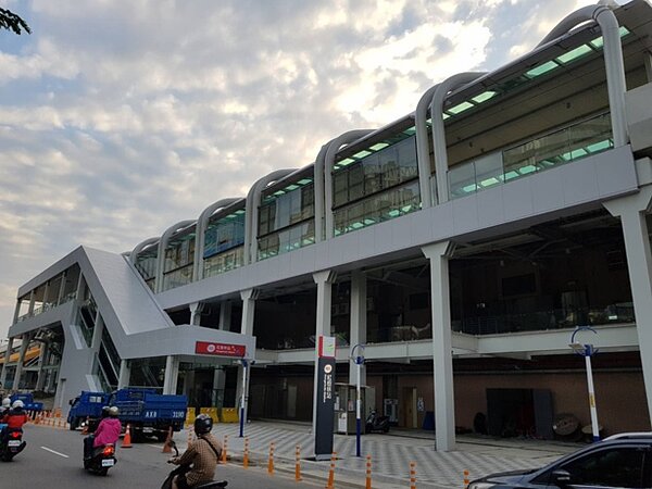 淡海輕軌紅樹林站。圖/新北市捷運局提供