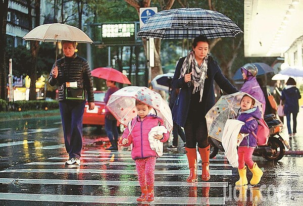 中央氣象局指出,周四更強的冷空氣南下,並持續影響至下周日。聯合報系資料照/記者余承翰攝影