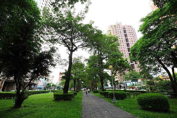 台中美術館綠園道,中古大樓3年漲3成(圖/好房誌提供)