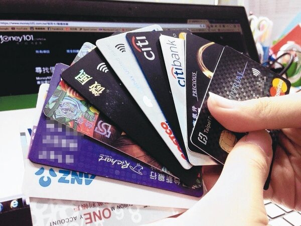 國人在日本刷卡金額最高，呈現女性筆數高於男性，但男性簽帳金額高於女性的情況。 圖╱聯合報系資料照片