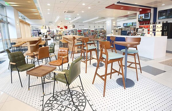 7-ELEVEN今(25)日發表全新店型「Big7」,地點位於公館博源門市。首度將咖啡、閱讀、糖果、美妝、烘焙與超商六大業種整合在單一門市內。7-ELEVEN/提供