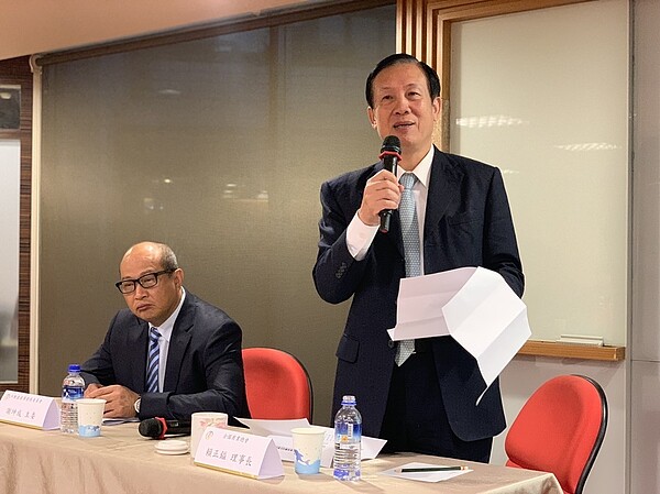 全國商總理事長、鄉林集團董事長賴正鎰認為,明年房市將走「量增價微揚」。記者黃阡阡/攝影