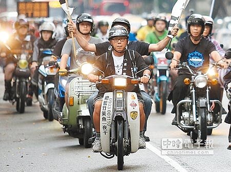 為加速汰換二行程機車,除原先補助500元,6縣市再加500元,但這筆錢必須先用在搭乘大眾交通運輸工具,再將款項匯入票卡,亦即使用上有限制。(本報資料照片)