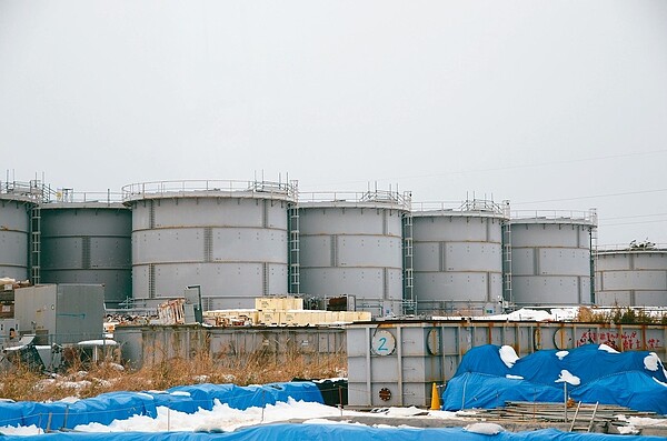 東日本大地震時因人為判斷過失引發福島核事故,東京電力公司前經營高層被以「業務過失致人死傷罪」強制起訴,圖為福島核電廠存放輻射廢水的儲水槽。 圖/聯合報系資料照片