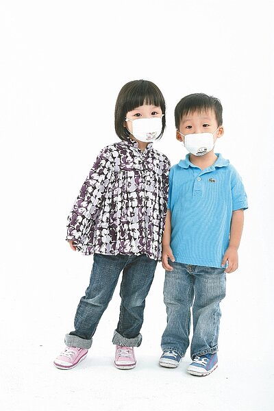 有流感或感冒症狀者，跨年應在家休息，以免病毒透過人群接觸傳播。 圖／聯合報系資料照片