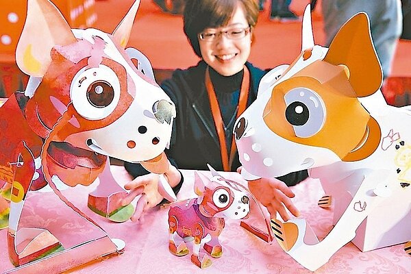 北市府針對小提燈發送與否進行i-Voting,根據投票結果有1萬1千多人認為,為避免製造垃圾及廢電池,贊成不再製作及發送小提燈。 圖/報系資料照