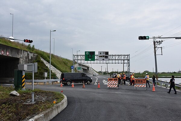 元旦連假,駕駛人經由國5北返時可多利用新闢的宜4匝道上交流道,避開宜蘭縣礁溪市區的壅塞路段。 圖/聯合報系資料照片
