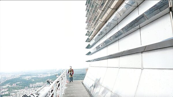 台北101煙火架設中,預計今(28)日架設完畢。台北101/提供