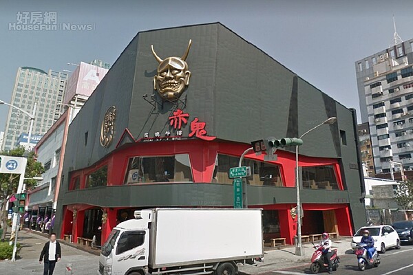 漢神巨蛋商圈店租高漲,博愛路赤鬼牛排店租40萬起跳。(圖/擷取自Google Map)