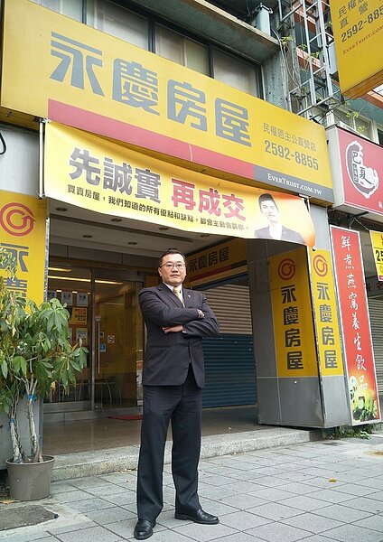 高年級轉職有保障,蕭智仁在永慶房屋開創人生第二高峰。(圖/永慶房屋提供)