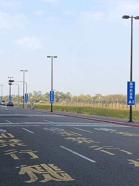 高鐵載客區調整至歸仁大道北上避車彎。圖/員警提供
