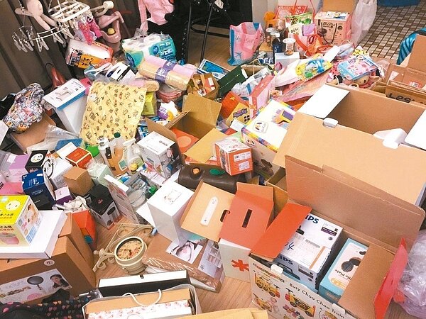 紙箱最容易因為未雨綢繆的關係,被留在家裡,但也最佔空間,建議不必要的紙箱要捨得丟。 韌與柔生活團隊/提供