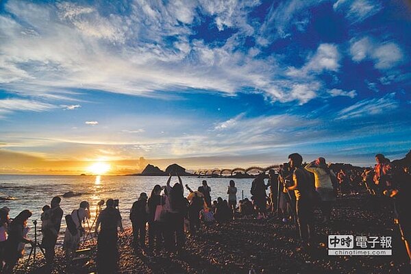 台灣本島平地曙光，最早在台東縣三仙台。（莊哲權攝）