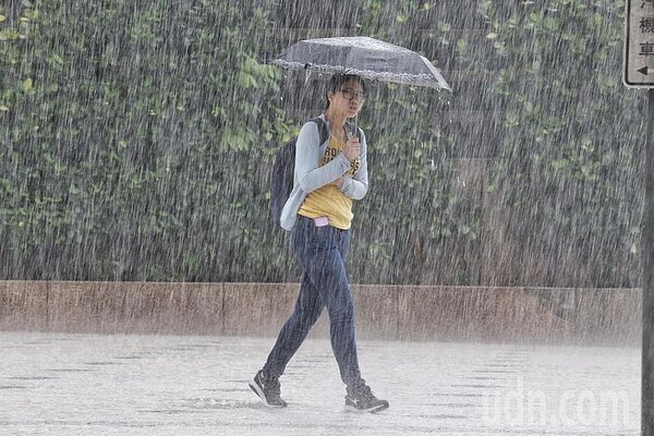 中央氣象局發布大雨特報。 聯合報系資料照