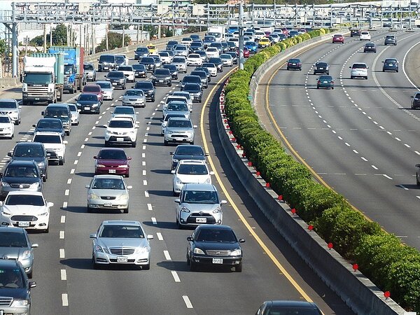 元旦連假第二日多處路段塞車。 聯合報系資料照/記者劉明岩攝影