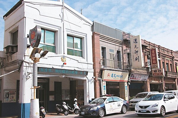 和興派出所在清代是鹿港鹽館，未來將把宿舍群發展成青創基地。 記者林宛諭／攝影