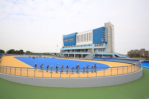 台中港區運動公園昨開幕啟用,為台中第4座標準型運動場館。 記者余采瀅/攝影