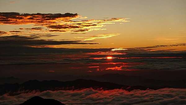 玉山日落。圖/氣象局提供
