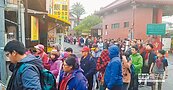 搶紫南宮錢母　人龍已逾2公里