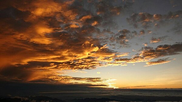 玉山日落。圖/氣象局提供