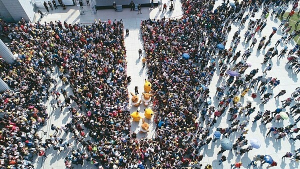 寶可夢台南限定活動，主場奇美博物館人潮密密麻麻。 圖／台南市觀旅局提供