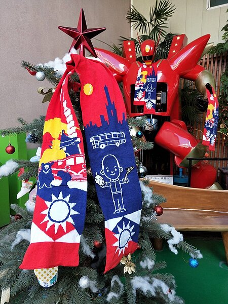 彰化縣仔王觀光工廠追上韓流全力拼經濟,設計300條「賣菜郎拼經濟」限量版國旗巾,明年元旦在高雄市升旗典禮免費送給前300名參加者 。記者何烱榮/攝影