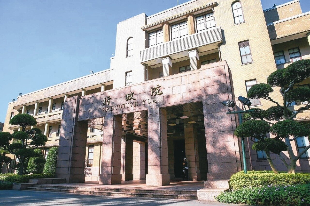 行政院中央辦公大樓是現代主義建築風格重要作品之一，歷經三次大整修，保存狀況良好，目前是國定古蹟。 記者周佑政/攝影