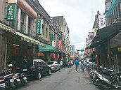 景氣冷！　迪化街年貨大街　攤位迄今未租光