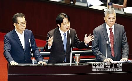 
前環保署長李應元（左起）、行政院長賴清德、經濟部長沈榮津去年於立法院答詢深澳電廠問題。圖／本報資料照片
 
