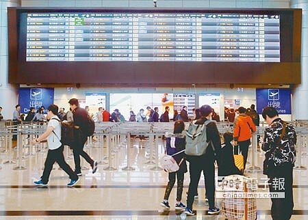 桃機公司將調整房租,對於突如其來的漲聲,航聯會表示吃不消。圖為桃園機場第二航廈出境大廳。(陳麒全攝)