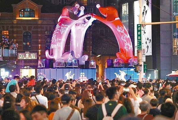 2019台北燈節即將在2月16日登場,燈區範圍從西門町西門紅樓,沿中華路、忠孝西路,一路延伸到台北車站旁的行旅廣場。圖/聯合報系資料照片