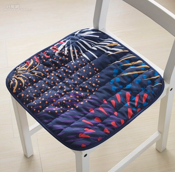 春節應景煙火椅墊(IKEA提供)