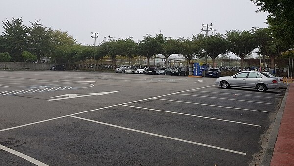 苗栗市公所規畫利用火車站旁的停車場興建多功能大樓,地下1、2樓供汽機車停放,解決停車空間不足的問題。記者黃瑞典/攝影