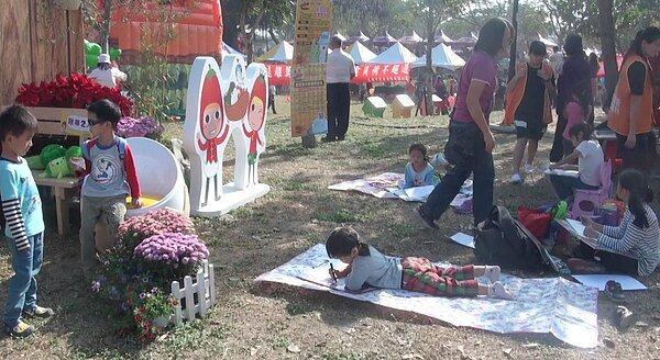 高雄路竹番茄節活動規畫以親子同樂為訴求。記者王昭月/攝影