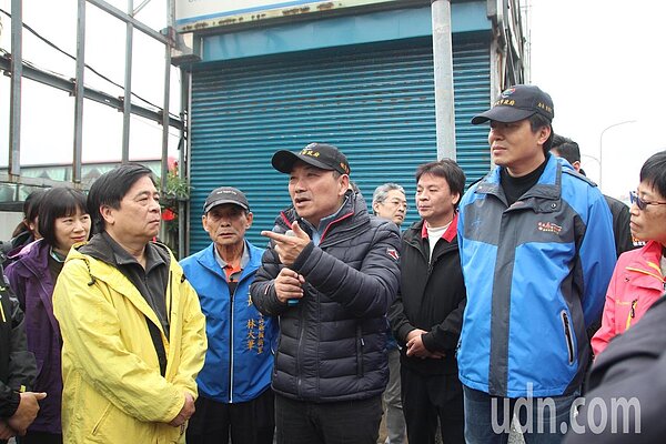 國道1號五股交流道長年塞車,新北市長侯友宜今早到塞車最嚴重路口新五路與楓江口視察。記者魏翊庭/攝影