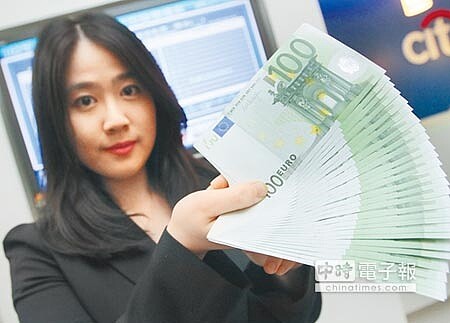 銷聲匿跡已好長一段時間的歐元定存,重出江湖。渣打銀行年前祭出14天期歐元優惠定存,享年息2%,(趙雙傑攝)