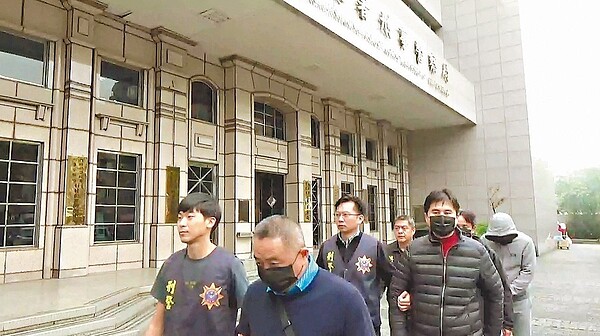 德商巴斯夫驚爆內鬼，黃姓高階主管、林姓退休廠長涉嫌違法洩漏機密，刑事局逮捕六人。 記者李奕昕／翻攝