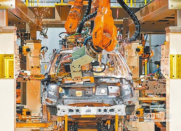 國產車進入「獨木難撐」的產業惡性循環,如繼續下去,市占率恐怕跌破50%大關。