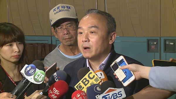 高雄市觀光局長潘恆旭昨受訪時表示「冷泉加熱以後它就變溫泉了」，引起熱議，今他重申說法沒錯，而且高雄人都知道。記者任忠泰／攝影