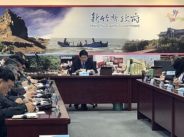 新竹楊文科昨天在縣務會議當場指示,將數據與案件分析後,盡快召開新竹縣地價評議委員會。記者郭政芬/攝影