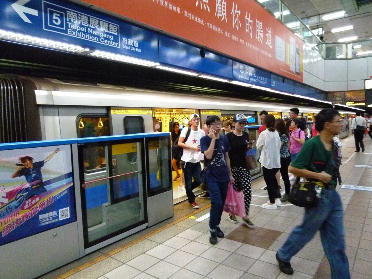2018年台北捷運營運可靠度高達901萬車廂公里及運量7.65億人次雙創新高，並預估今年3至4月間，運量將達100億人次的里程碑。　記者楊文琪／攝影