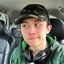 孫安佐機場與不明人士擊掌　原來是他！