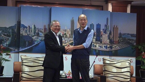 中油公司董事長戴謙(左)今天上午拜訪高雄市長韓國瑜。記者楊濡嘉/攝影